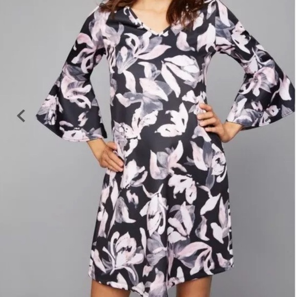 NWT Soon Maternity black floral print V-neck dress with 3/4 sleeves 
Size medium - Picture 6 of 8